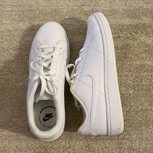 White size 10 Nike court royal 2 lows. Never worn.